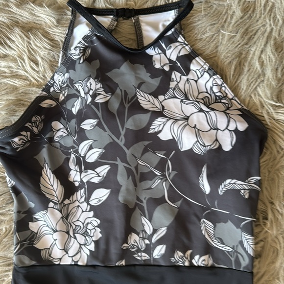 Balera Brand High Neck/Keyhole Back Patterned Adult size M Leotard - Picture 3 of 3